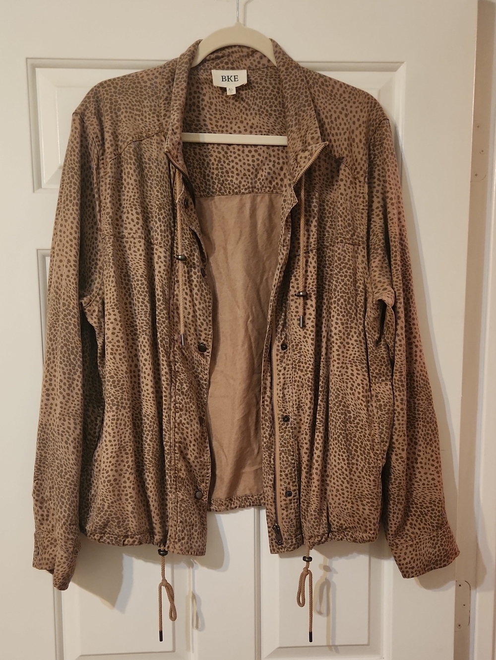 BKE Women's Brown Tan Leopard-Print Utility Jacket